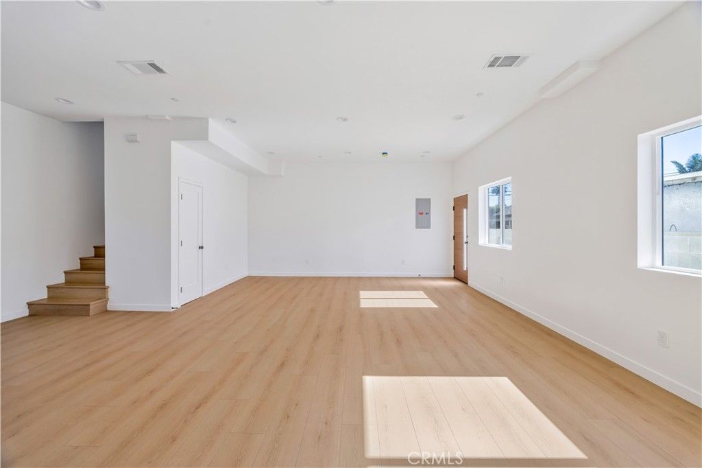 Image 52 of property listing at 10905 Dalerose Avenue, Inglewood, CA 90304