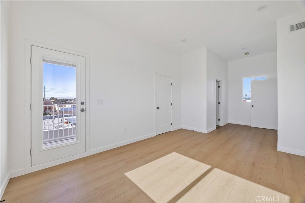 Image 59 of property listing at 10905 Dalerose Avenue, Inglewood, CA 90304