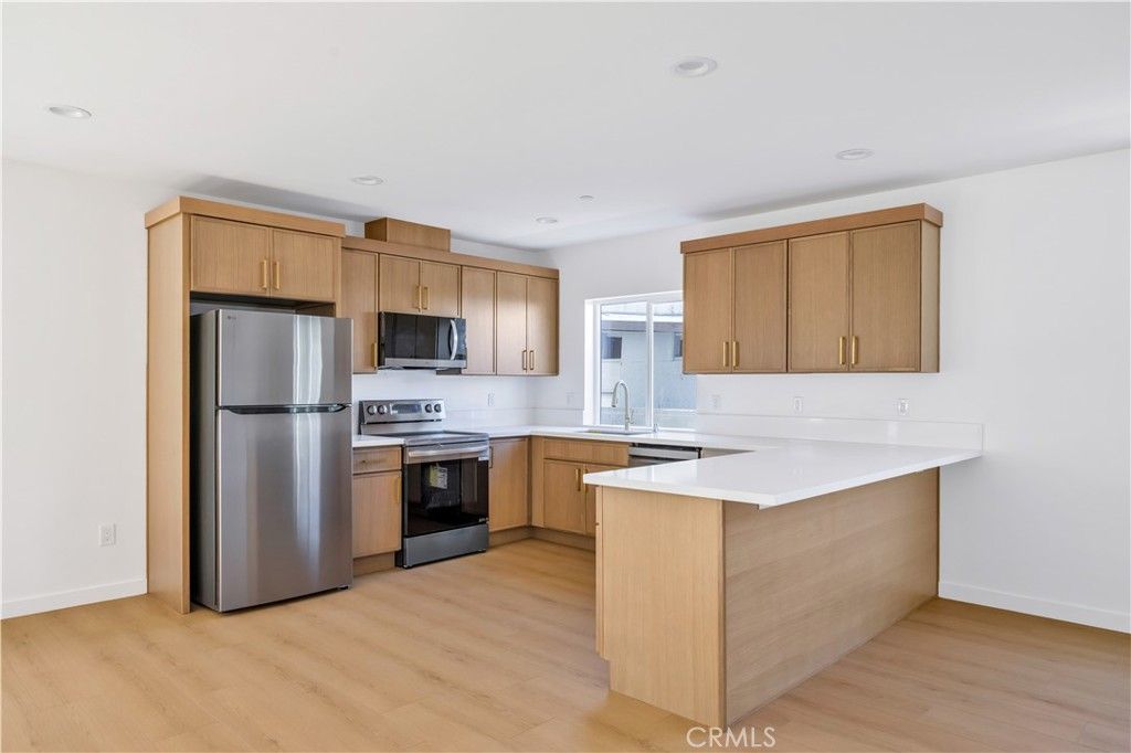 Image 63 of property listing at 10905 Dalerose Avenue, Inglewood, CA 90304