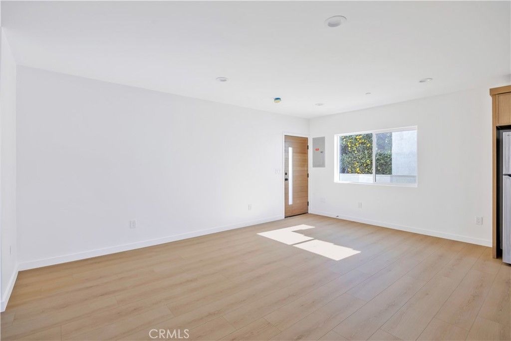 Image 66 of property listing at 10905 Dalerose Avenue, Inglewood, CA 90304