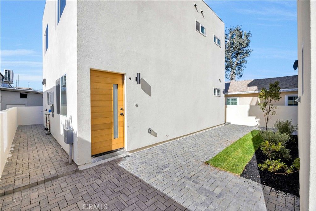 Image 67 of property listing at 10905 Dalerose Avenue, Inglewood, CA 90304