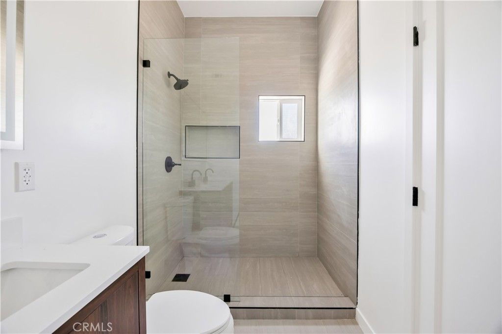 Image 7 of property listing at 10905 Dalerose Avenue, Inglewood, CA 90304