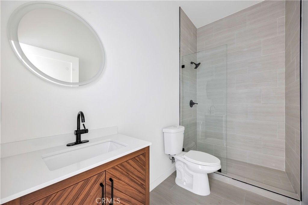 Image 8 of property listing at 10905 Dalerose Avenue, Inglewood, CA 90304