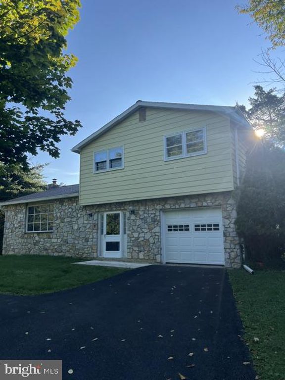 401 LOWER STATE RD #, NORTH WALES, PA 19454 — exterior