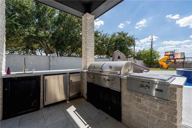 1208 Travis Street, Mission, TX 78572