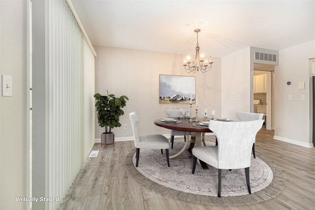 7408 Vassar Drive B, West Bloomfield, MI 48322