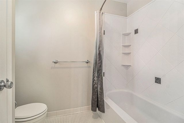 7408 Vassar Drive B, West Bloomfield, MI 48322