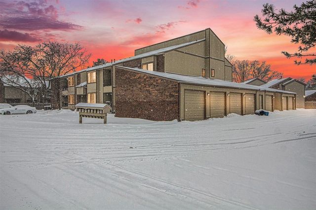 7408 Vassar Drive B, West Bloomfield, MI 48322