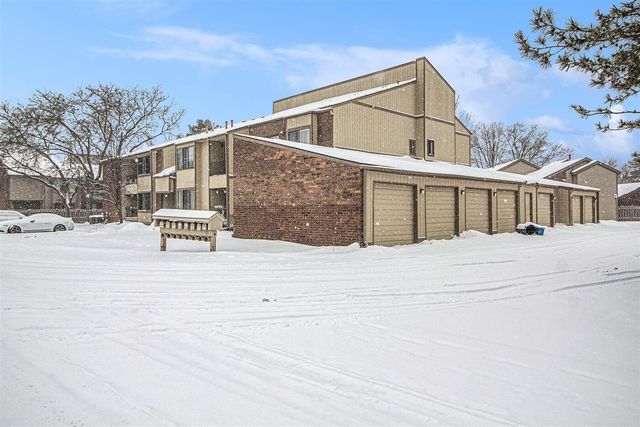 7408 Vassar Drive B, West Bloomfield, MI 48322