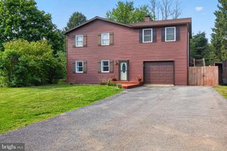307 W PINE STREET, Mount Holly Springs, PA 17065