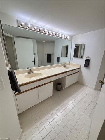 2103 Tama CIR 101, Naples, FL 34112