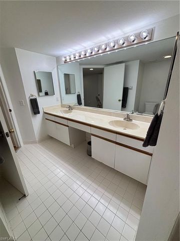 2103 Tama CIR 101, Naples, FL 34112