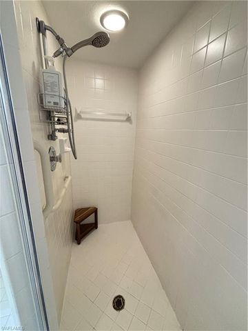 2103 Tama CIR 101, Naples, FL 34112