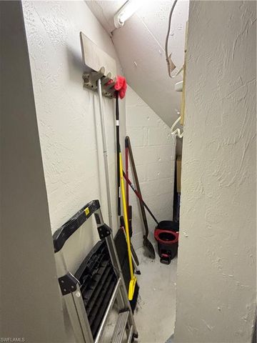 2103 Tama CIR 101, Naples, FL 34112