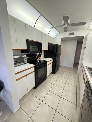 2103 Tama CIR 101, Naples, FL 34112