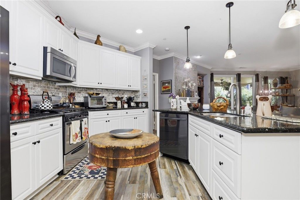 Image 13 of property listing at 20317 Julia Lane, Saugus, CA 91350