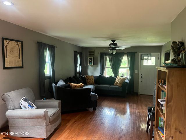 1623 Straight Branch Rd, Speedwell, TN 37870