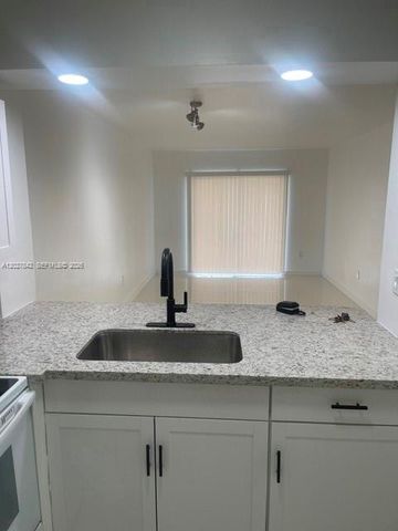 16465 NE 22nd Ave 110, North Miami Beach, FL 33160