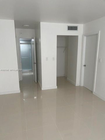 16465 NE 22nd Ave 110, North Miami Beach, FL 33160