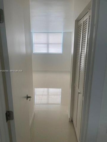16465 NE 22nd Ave 110, North Miami Beach, FL 33160