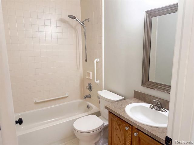 42724 N Walnut Street, Clinton Township, MI 48036