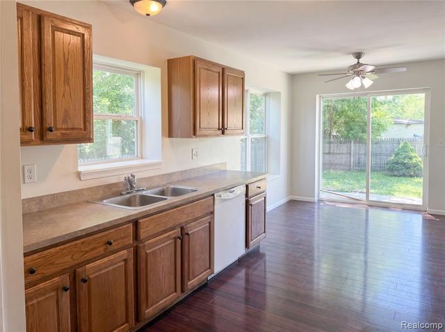 42724 N Walnut Street, Clinton Township, MI 48036