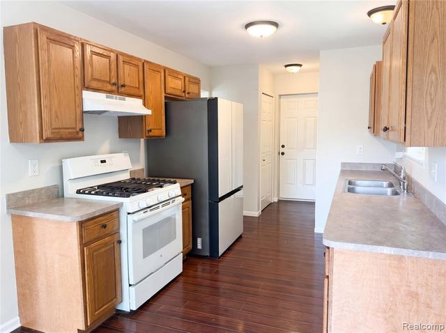 42724 N Walnut Street, Clinton Township, MI 48036