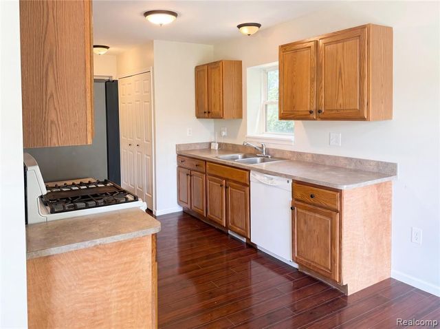 42724 N Walnut Street, Clinton Township, MI 48036