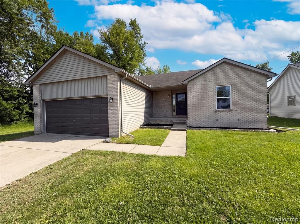 42724 N Walnut Street, Clinton Township, MI 48036