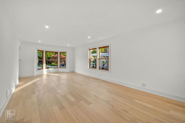 5044 N Merrimac Avenue, Chicago, IL 60630