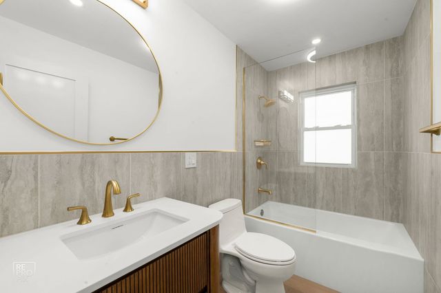 5044 N Merrimac Avenue, Chicago, IL 60630