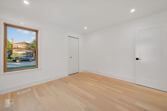 5044 N Merrimac Avenue, Chicago, IL 60630