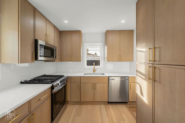 5044 N Merrimac Avenue, Chicago, IL 60630