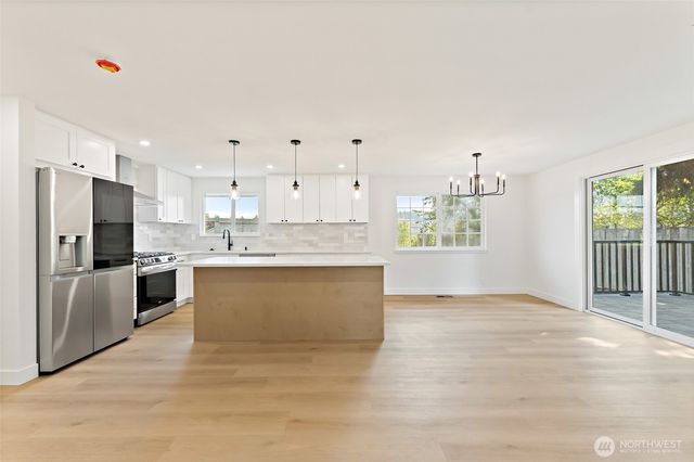 12215 SE 35th Street, Bellevue, WA 98006