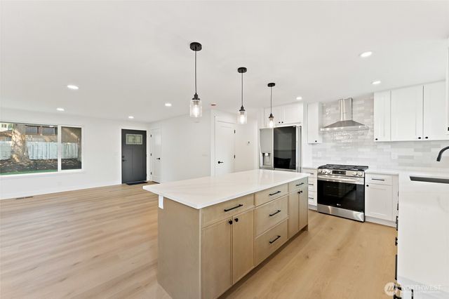 12215 SE 35th Street, Bellevue, WA 98006