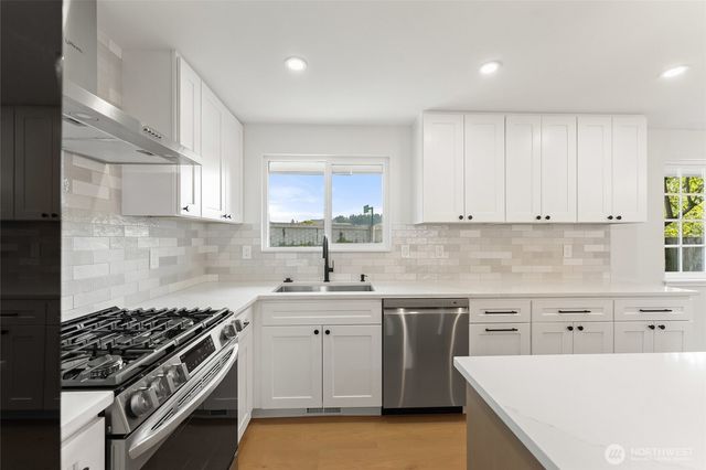 12215 SE 35th Street, Bellevue, WA 98006