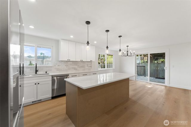 12215 SE 35th Street, Bellevue, WA 98006