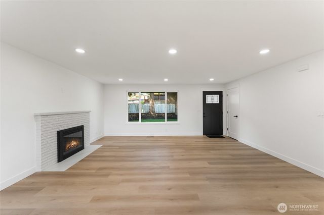 12215 SE 35th Street, Bellevue, WA 98006