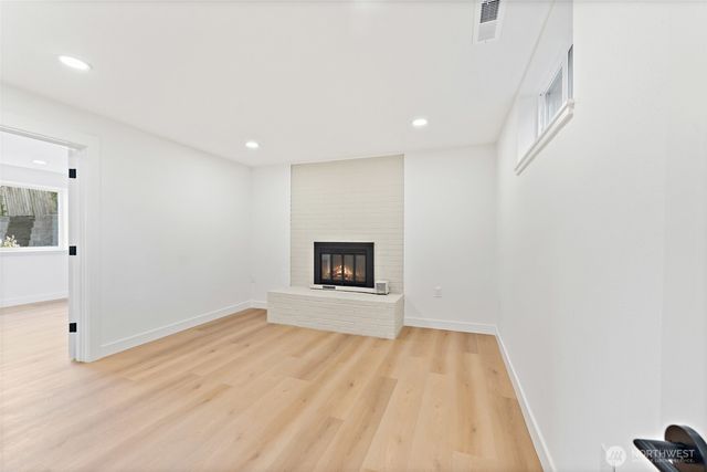 12215 SE 35th Street, Bellevue, WA 98006
