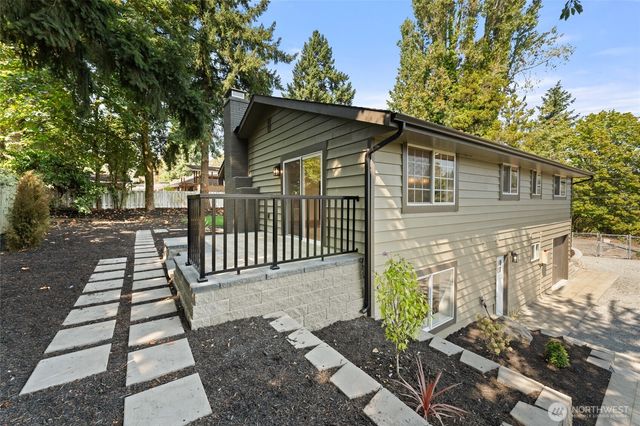 12215 SE 35th Street, Bellevue, WA 98006