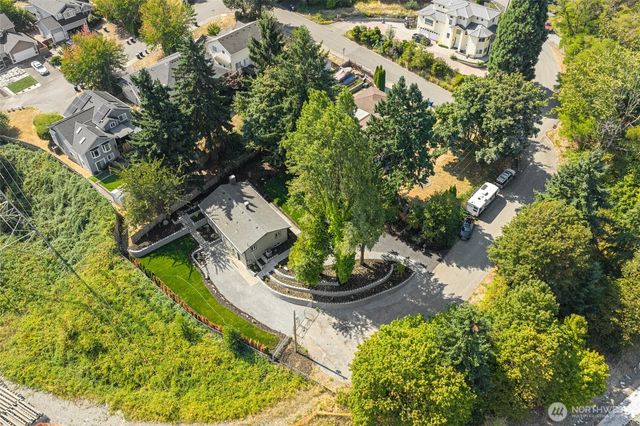 12215 SE 35th Street, Bellevue, WA 98006