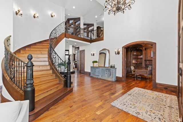18 SNOW FOREST LN, Sandy, UT 84092