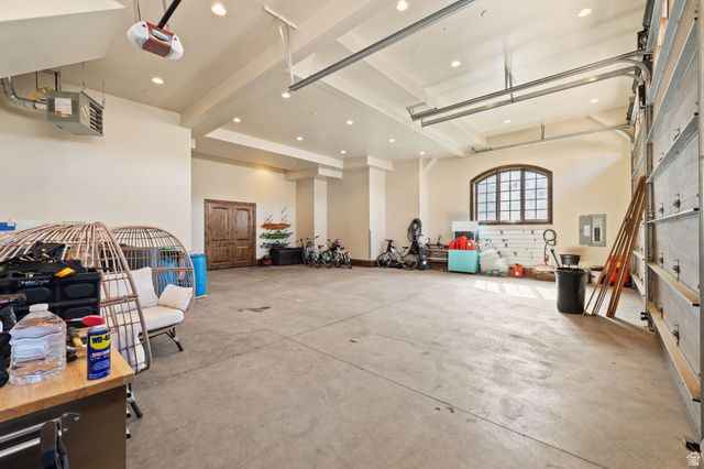 18 SNOW FOREST LN, Sandy, UT 84092