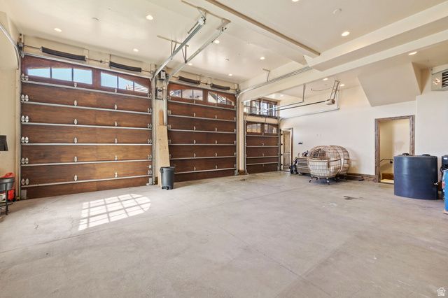 18 SNOW FOREST LN, Sandy, UT 84092