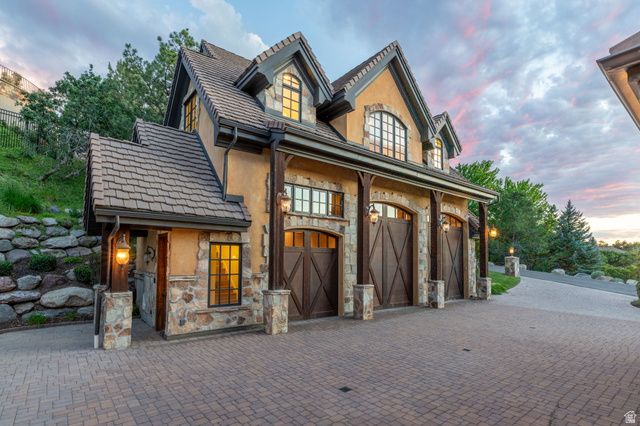 18 SNOW FOREST LN, Sandy, UT 84092