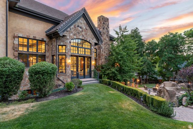 18 SNOW FOREST LN, Sandy, UT 84092