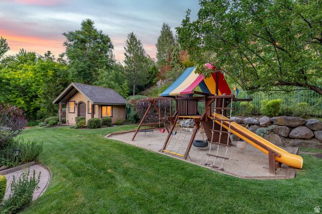 18 SNOW FOREST LN, Sandy, UT 84092