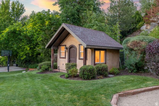 18 SNOW FOREST LN, Sandy, UT 84092