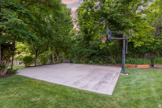 18 SNOW FOREST LN, Sandy, UT 84092