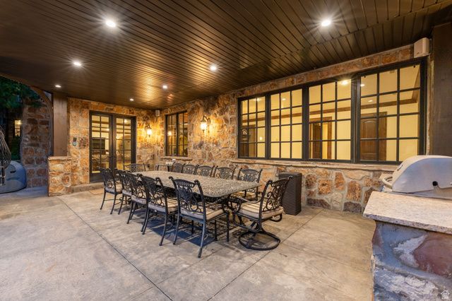 18 SNOW FOREST LN, Sandy, UT 84092